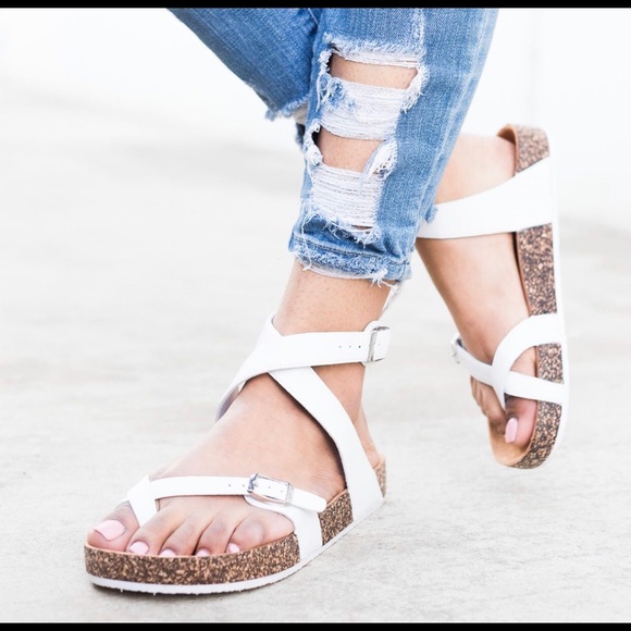 Black or white strappy buckled cork sandals - Picture 6 of 8
